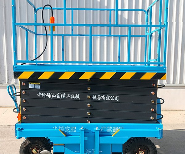 保靖自行走升降机